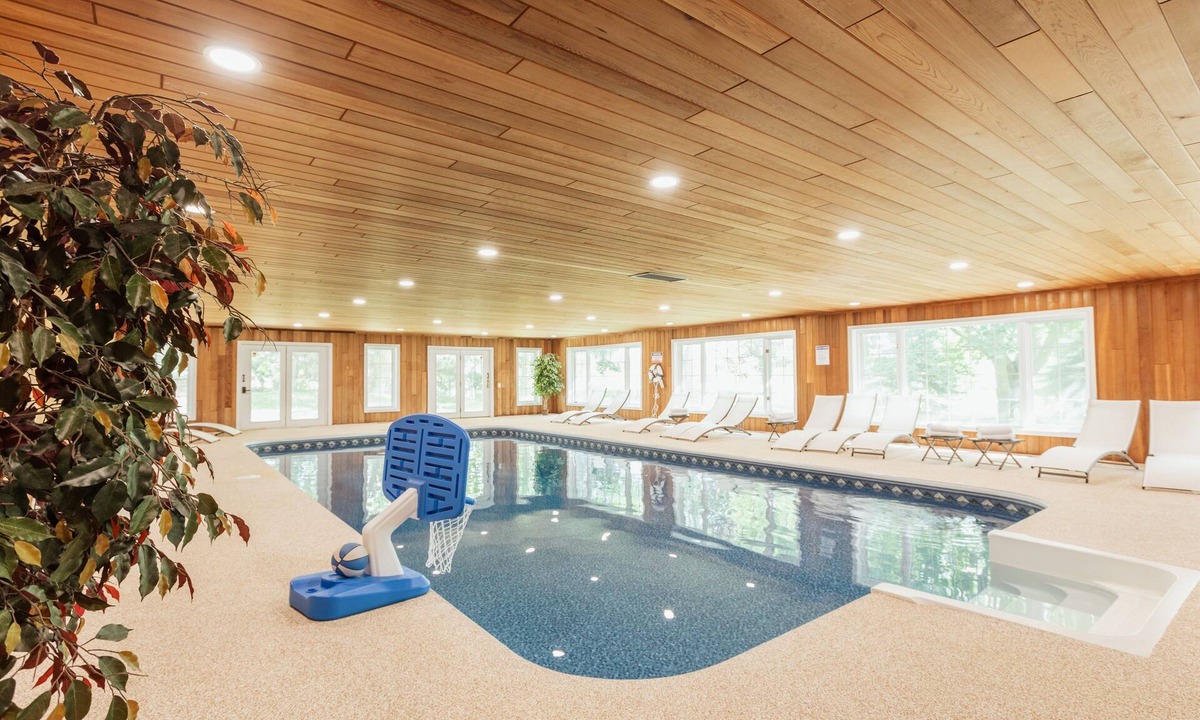 Kawartha Lakes House | Indoor Pool Estate Escape