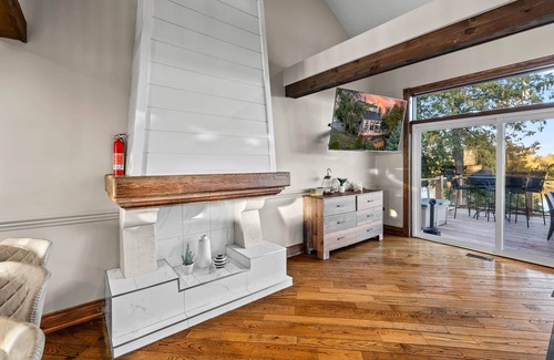 Fenelon Falls House | Waterfront Cottage w/Firepit, Boathouse, Canoes & Game Room
