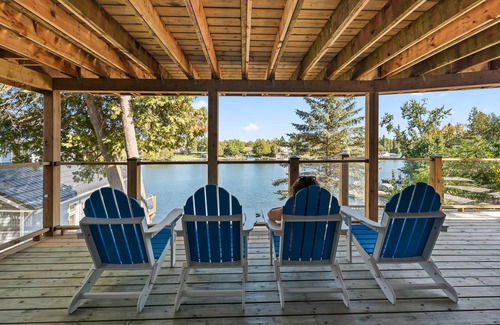 Fenelon Falls House | Waterfront Cottage w/Firepit, Boathouse, Canoes & Game Room