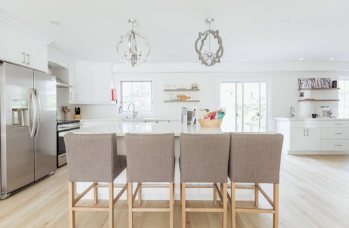 Kawartha Lakes House | Indoor Pool Estate Escape