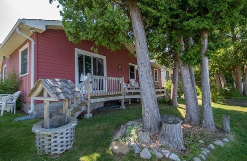 Fenelon Falls Cottage | Whispering Waters - Two Bedroom Cottage, Sleeps 6
