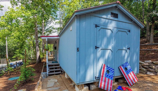 Tiny Home + MountainView & Games, Lake Lure 2miles